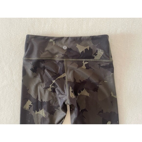 Lululemon Under Palm Party Fatigue Green Black Luon Camo Legging Pant Size 4 - Picture 3 of 8